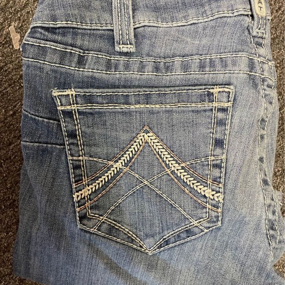 Ariat R.E.A.L. mid Rise straight leg Jean. Size 29S
